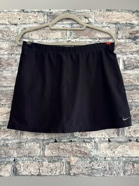 Nike Navy Athletic Skort with Silver Swoosh/cotton lining perfect for tennis